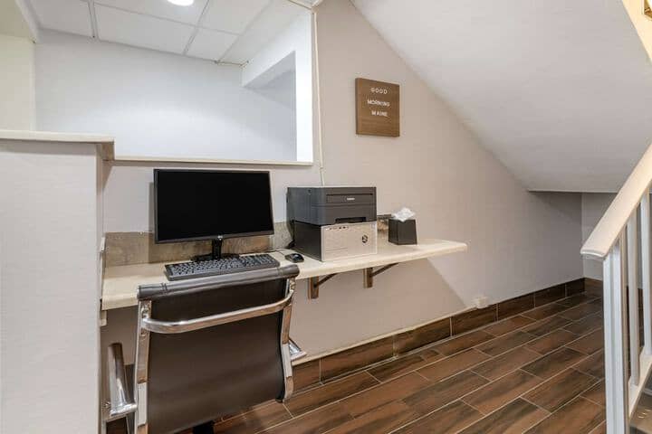 Business Center 52 of 59